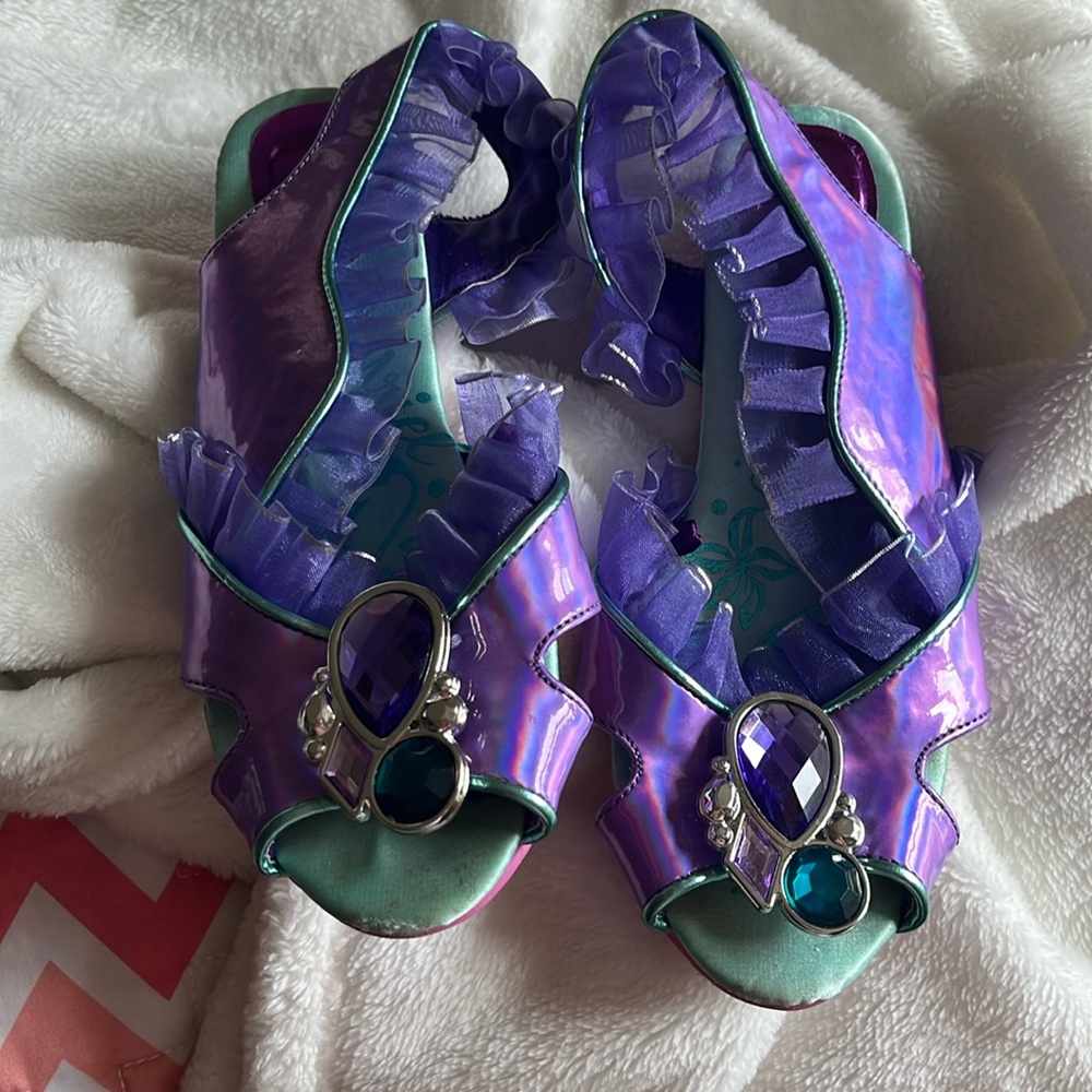 Costume shoes